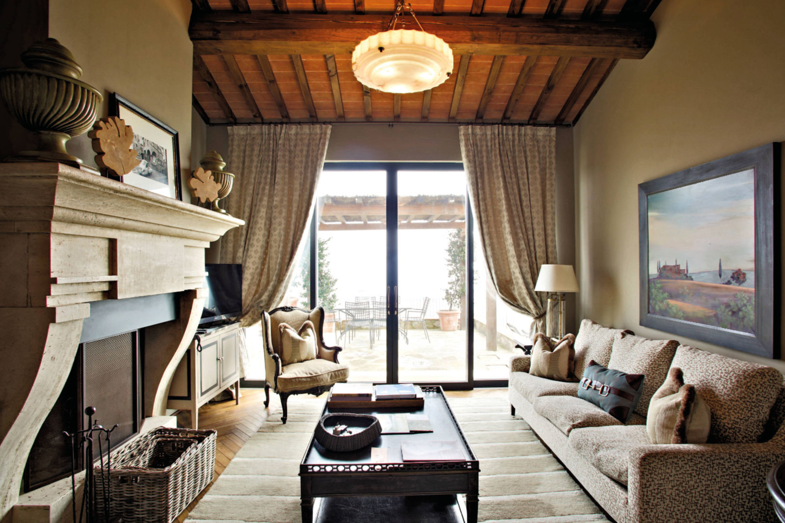 Lift-Slide Balcony Transition for Outdoor Connection